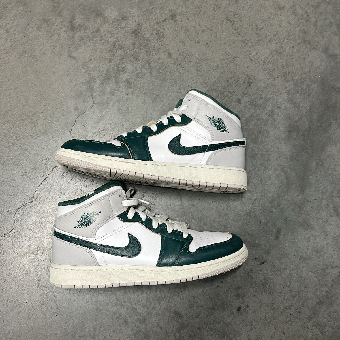 Jordan 1 mid “Oxidized Green” (GS)