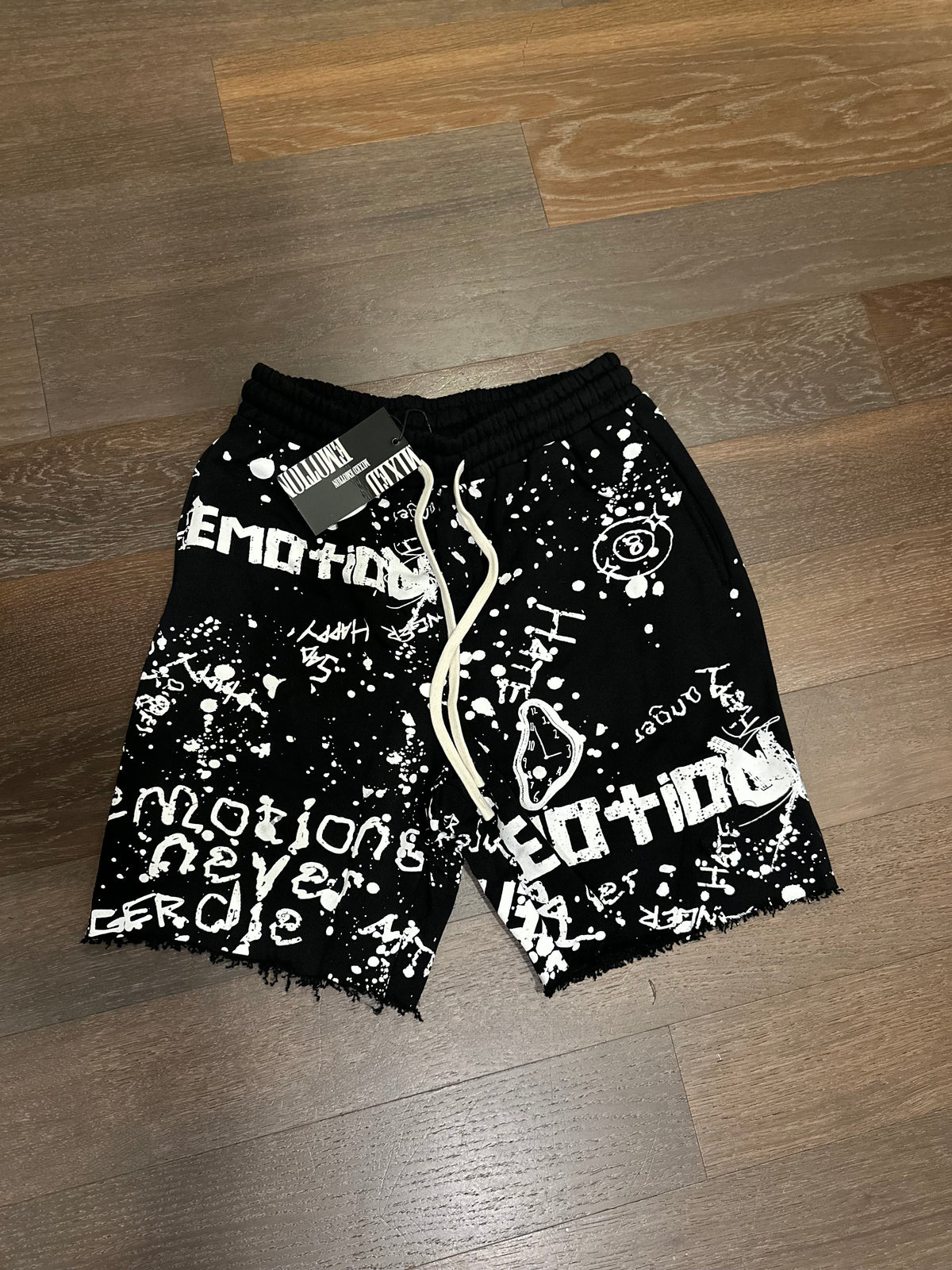 Mixed Emotions Graffiti shorts Red / Black