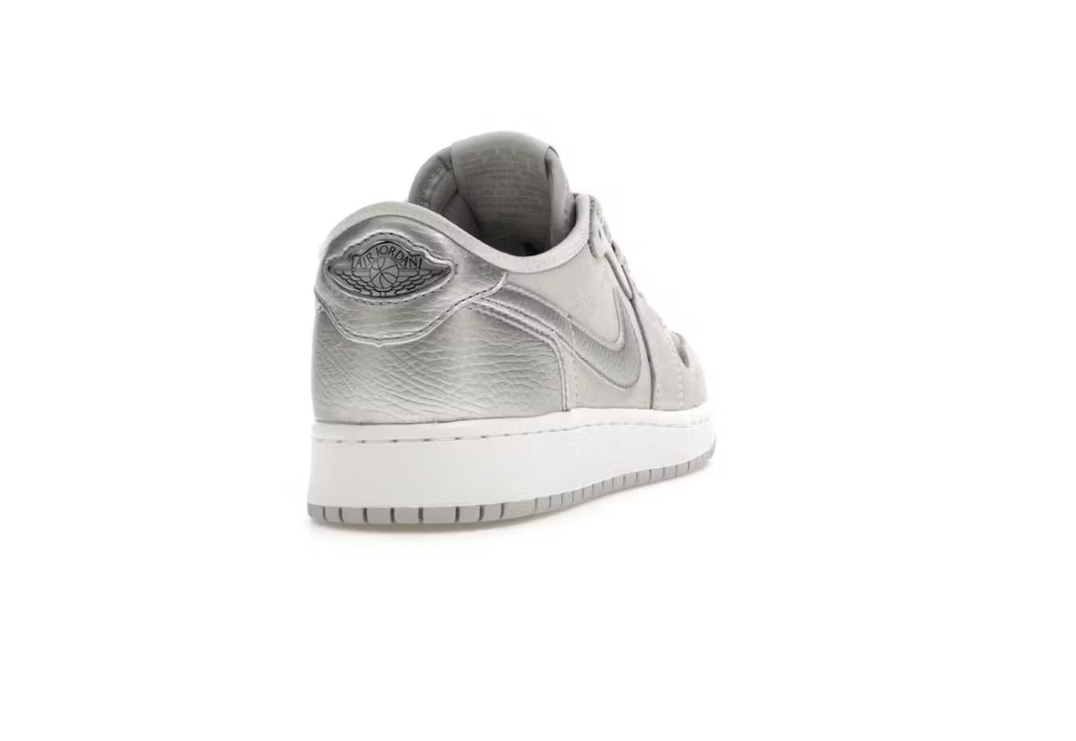 Jordan 1 low GS “Metallic Silver”