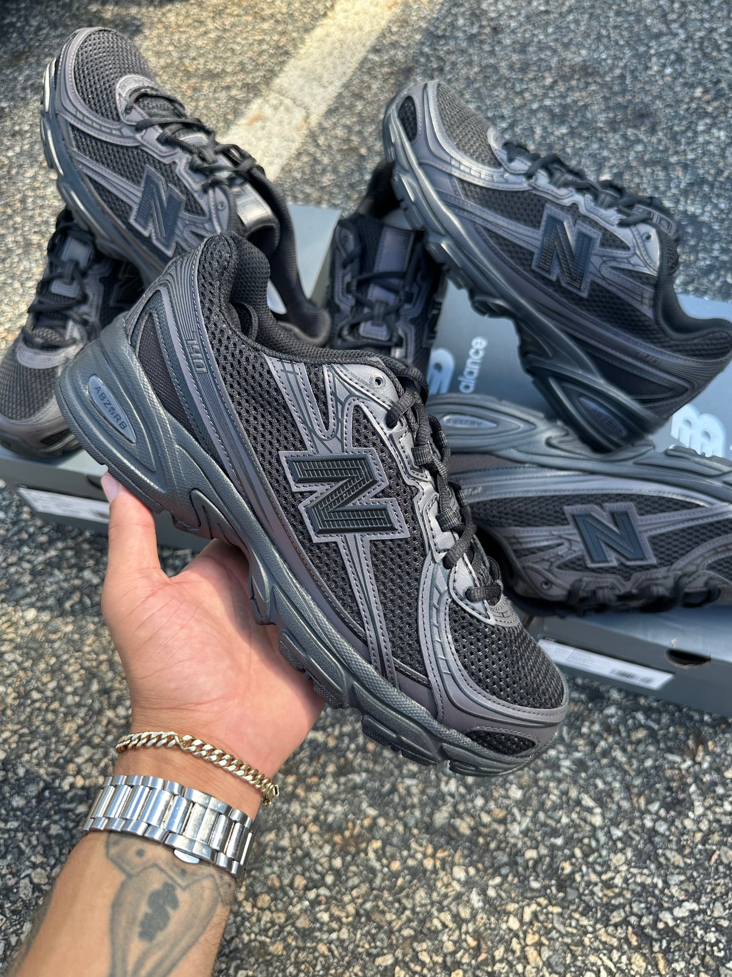 New balance 740 “Triple Black”
