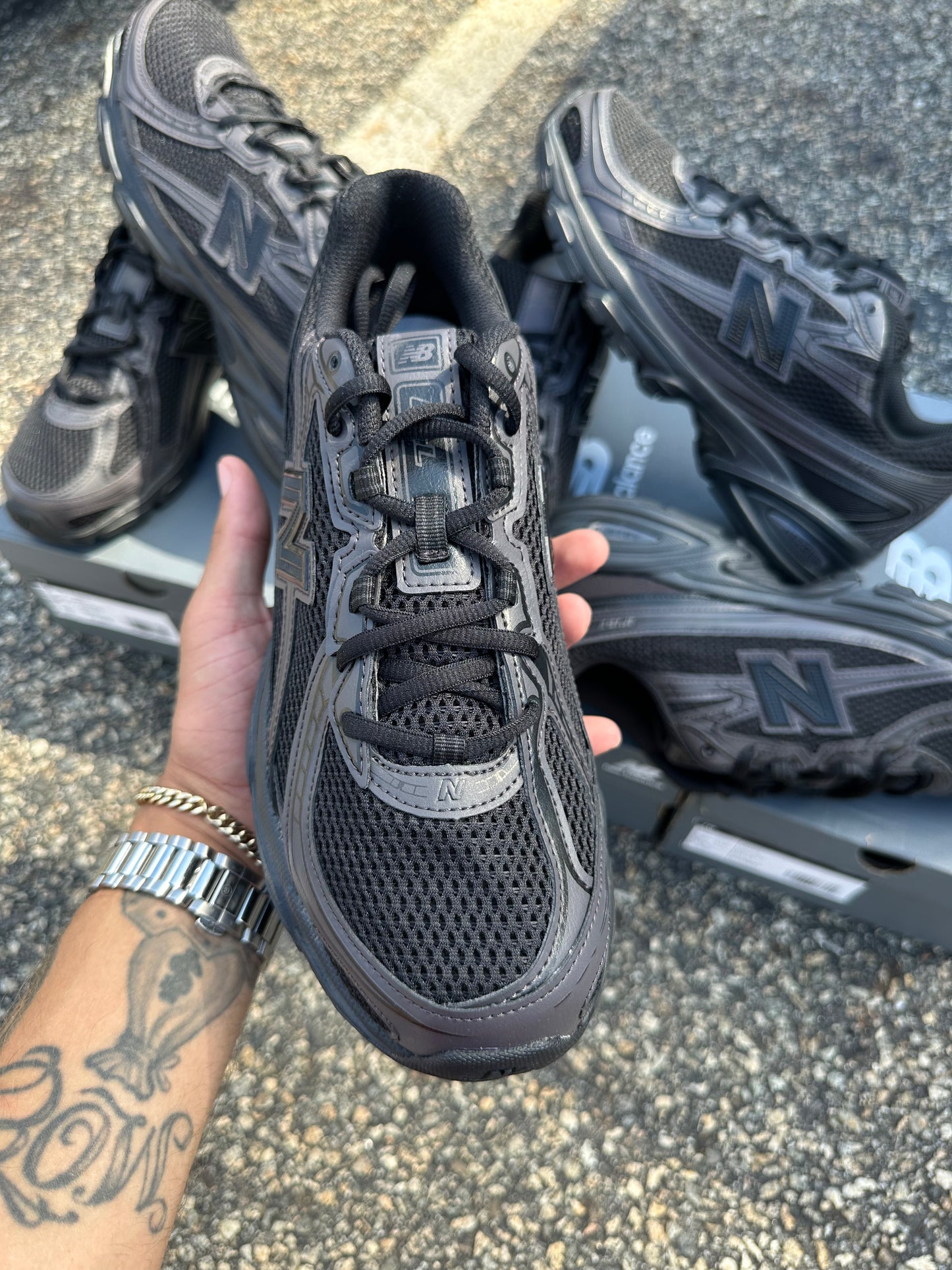 New balance 740 “Triple Black”