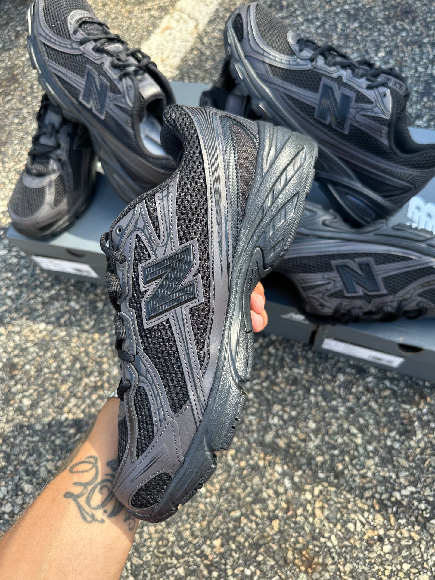 New balance 740 “Triple Black”