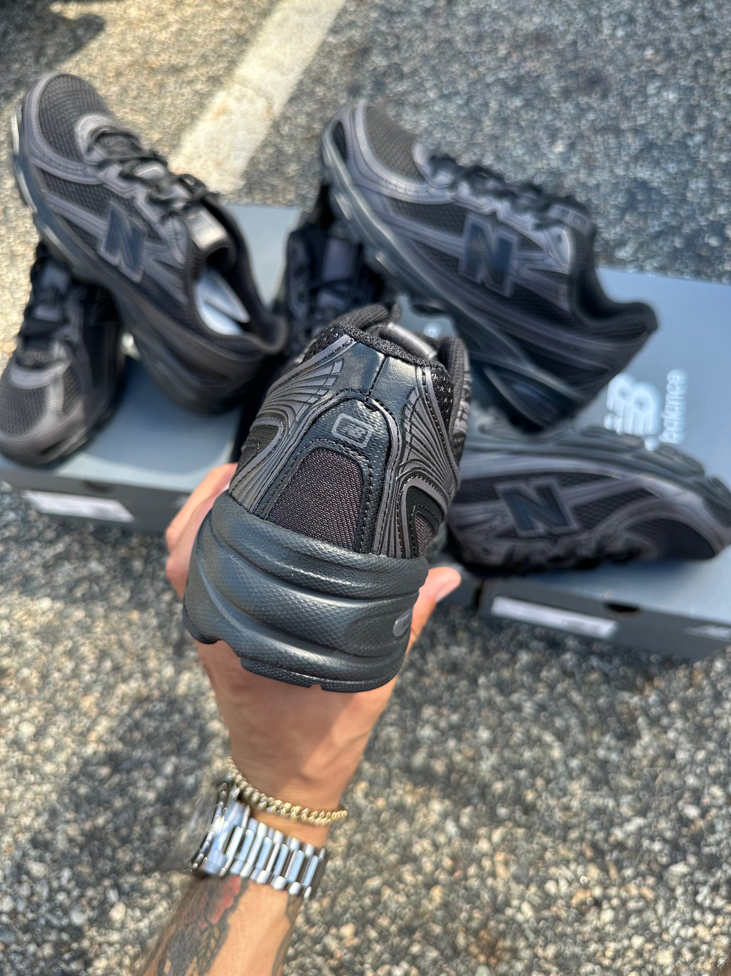 New balance 740 “Triple Black”