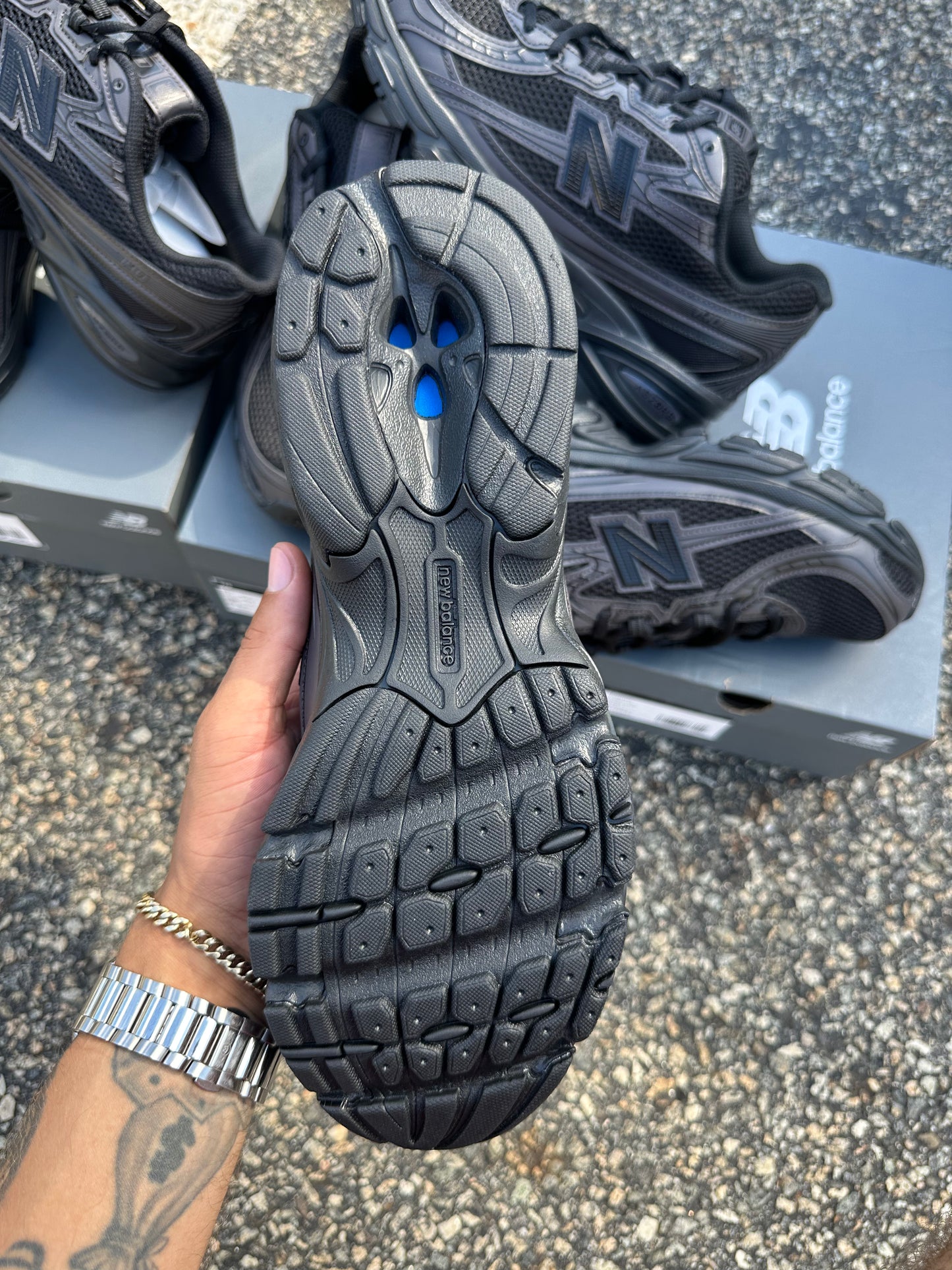 New balance 740 “Triple Black”
