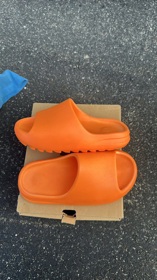 Yeezy slide “Enflame Orange”