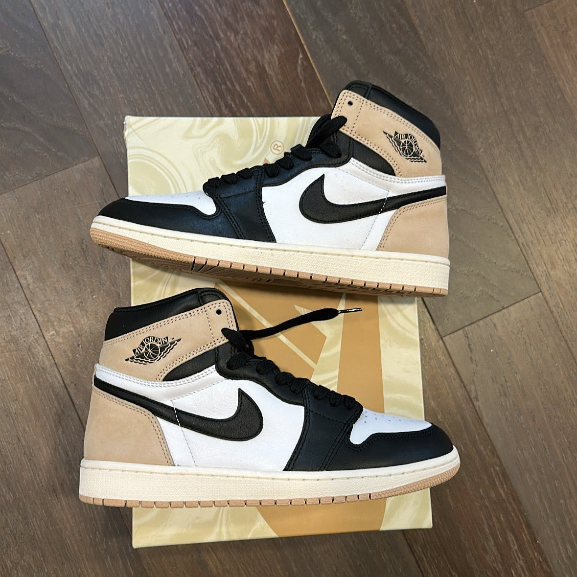Jordan 1 high Og “Latte” (women’s)