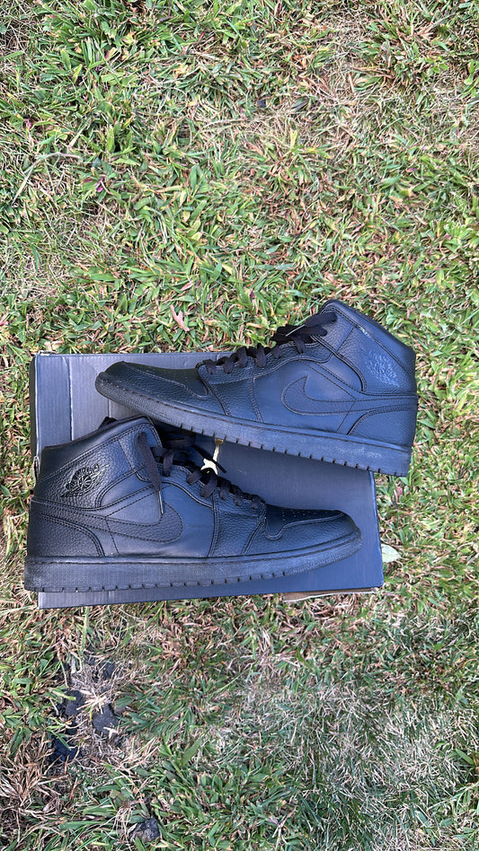 Jordan 1 high mid “Triple Black”