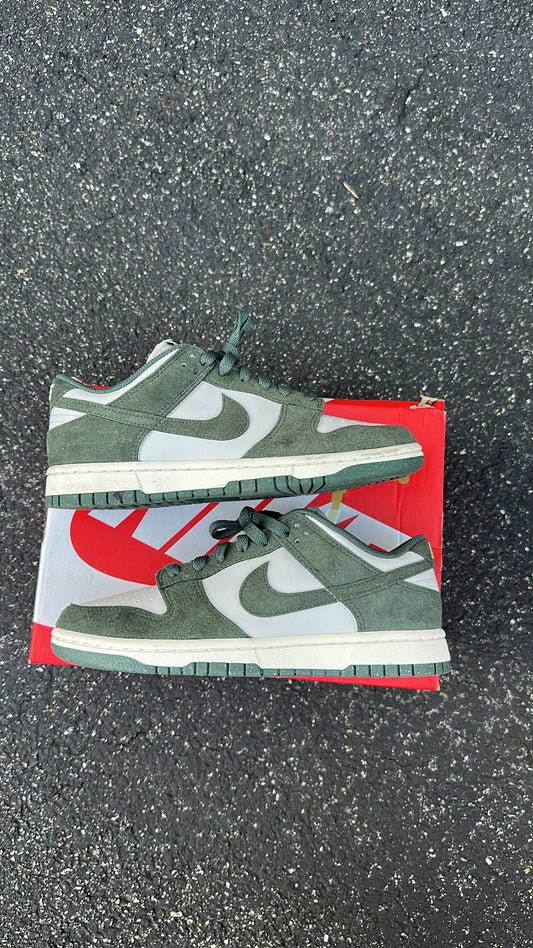 Nike dunk low “vintage Green”